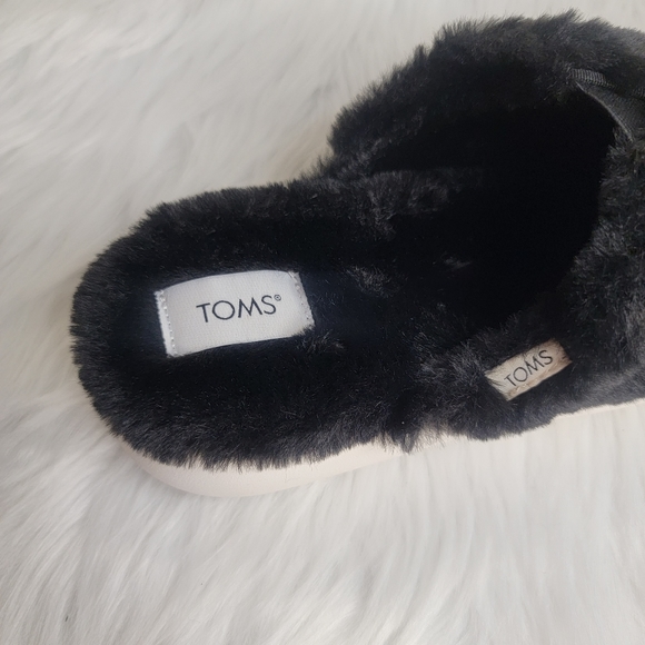 TOMS alpargata mule black faux fur slippers. - Picture 8 of 11